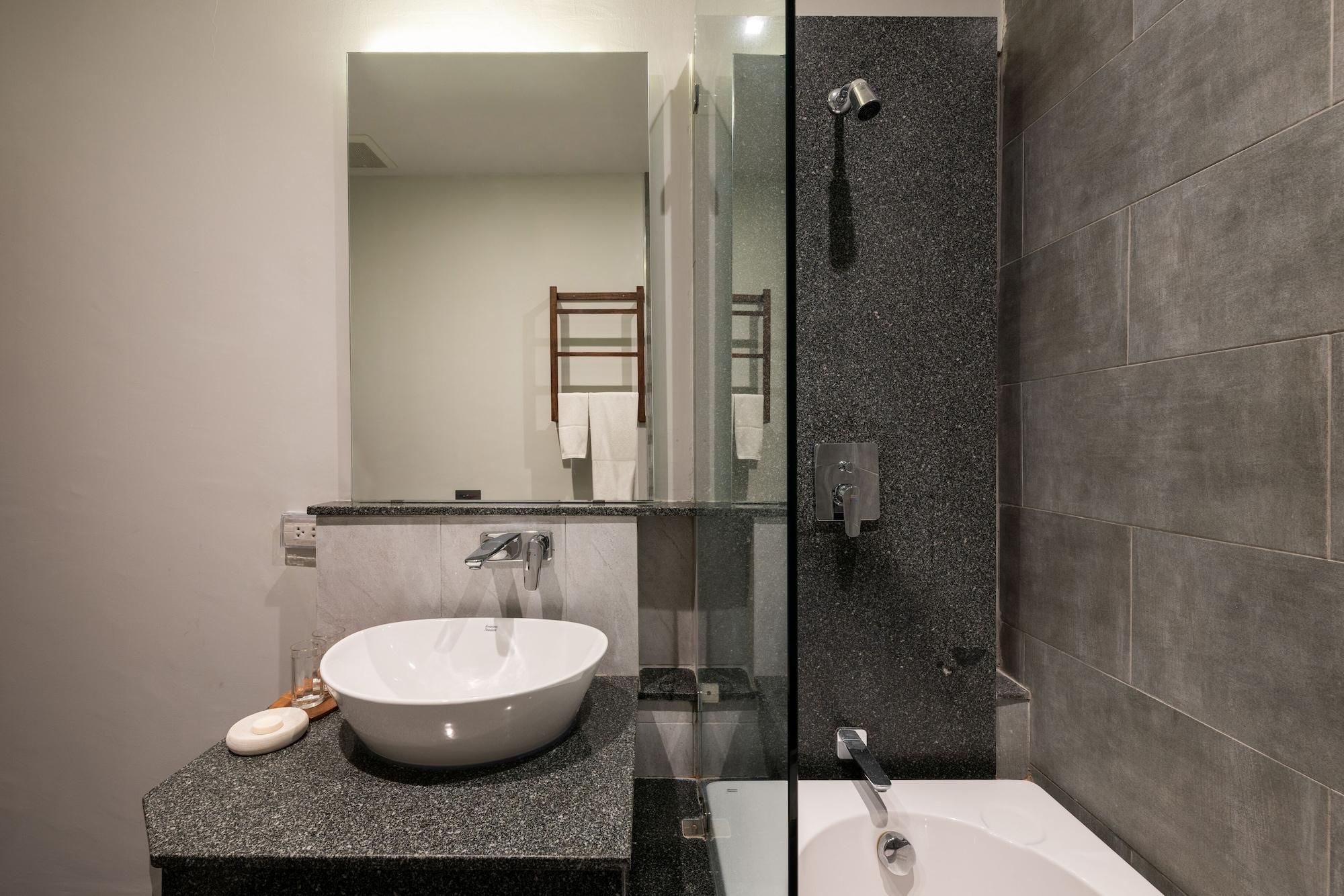 Cherlock Hotel Чиангмай Экстерьер фото